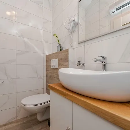 Appartamento Bozi, Luxury House With Jacuzzi Mandre