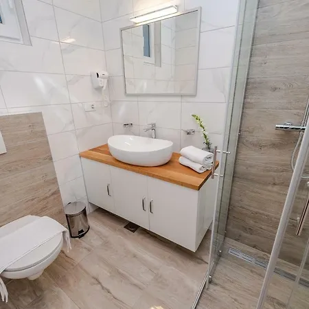 Bozi, Luxury House With Jacuzzi * Mandre