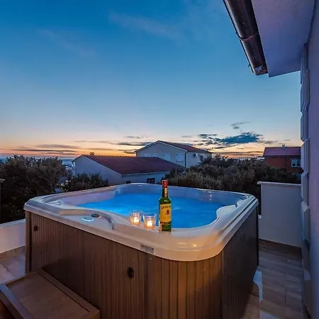 Appartamento Bozi, Luxury House With Jacuzzi Mandre