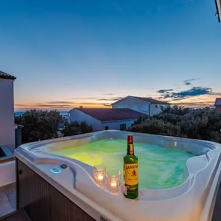 Appartamento Bozi, Luxury House With Jacuzzi