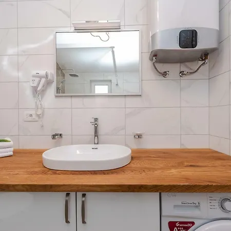 Bozi, Luxury House With Jacuzzi