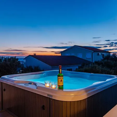 Appartamento Bozi, Luxury House With Jacuzzi