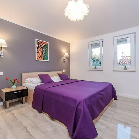 Bozi, Luxury House With Jacuzzi Appartamento *