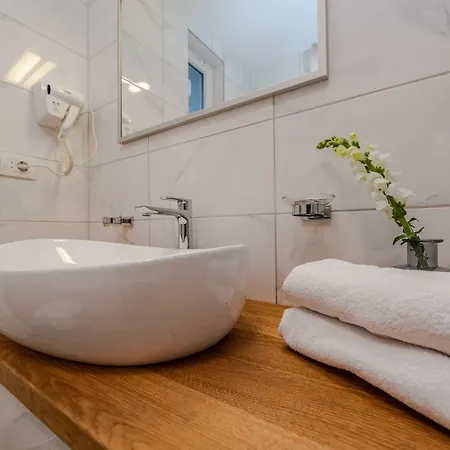 Bozi, Luxury House With Jacuzzi Appartamento Mandre